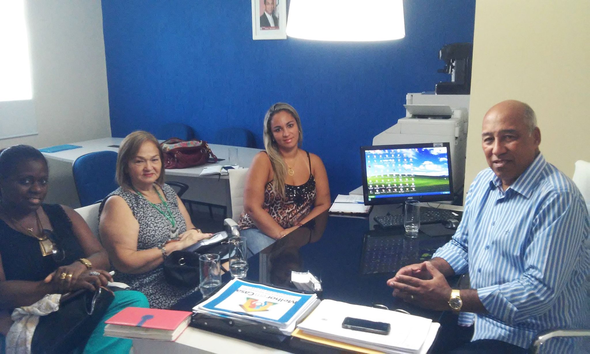 A presidenta do Conselho Regional de Enfermagem do Rio de Janeiro - Coren-RJ, Dra. Maria Antonieta Rubio Tyrrell, e a conselheira Shirley Sizenando são ercebidas pelos secretário Dr. Marco Aurélio Pereira ,e a sub-secretária Dra. Aline Fonseca
