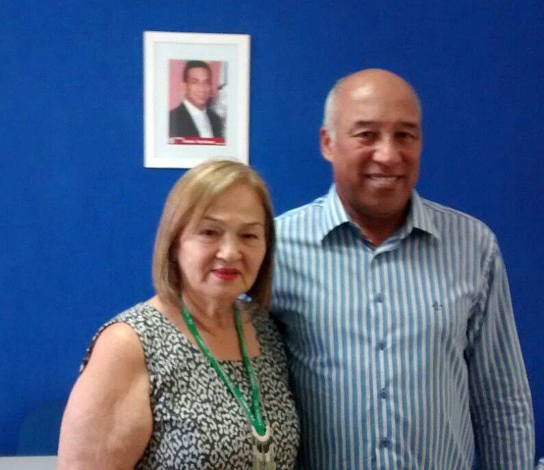 A presidenta do Conselho Regional de Enfermagem do Rio de Janeiro - Coren-RJ, Dra. Maria Antonieta Rubio Tyrrell, e o secretário Dr. Marco Aurélio Pereira